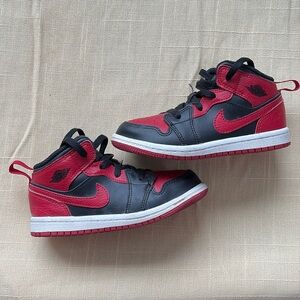 Toddler Boys Red & Black Air Jordan retro size 8